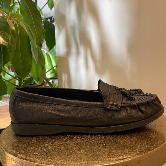Black Leather Moccasin Driving Shoes | Pillows, 8.5, Tassel Loafers, Minimalist - Picture 2 of 8